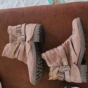 Carlos tan ankle length booties size 9